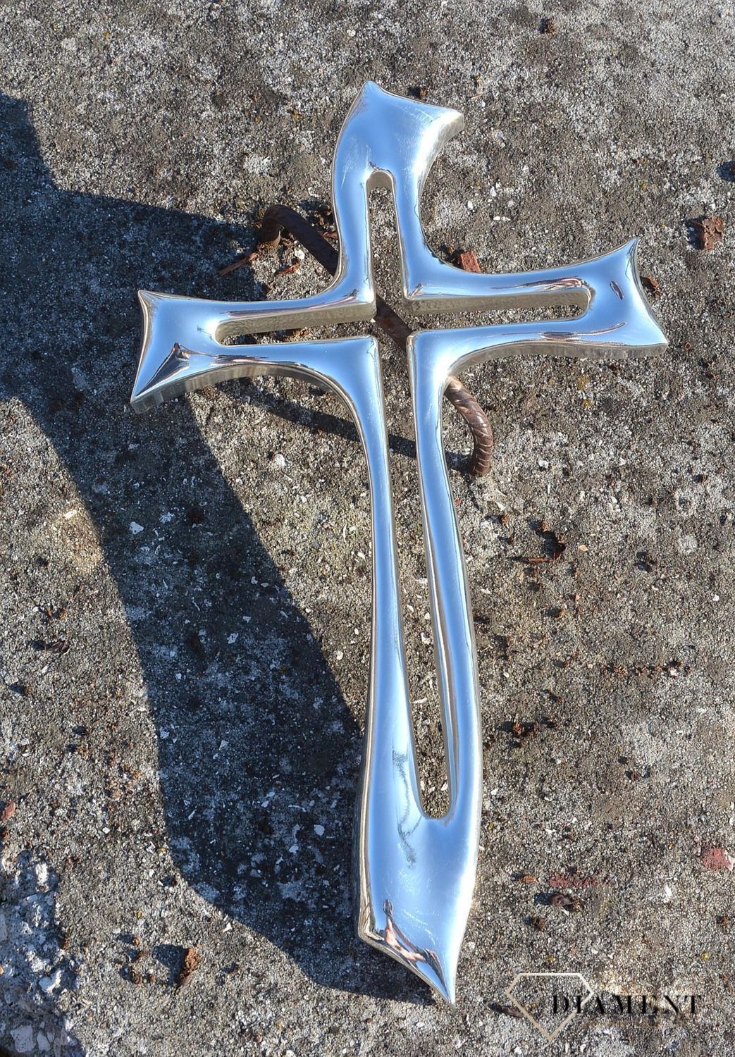 Nowoczesny srebrny krzyż na ścianę VR 17850.jpg